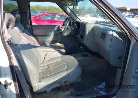1996 Chevrolet Blazer from USA, damaged, VIN 1GNDT13W2T2203227